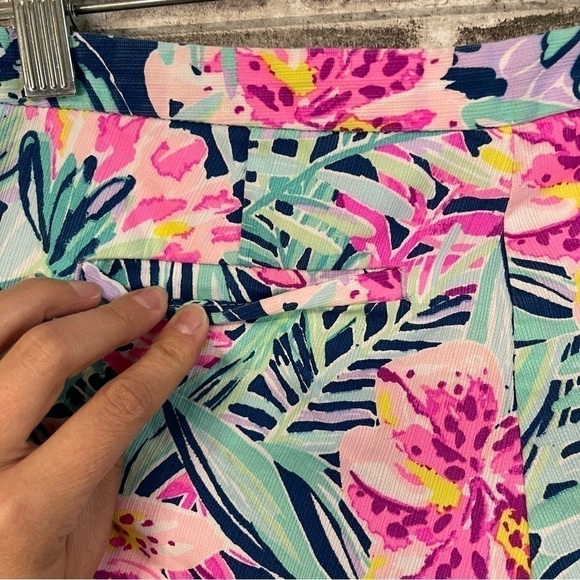 Lilly Pulitzer 5” buttercup scallop hem shorts - Picture 5 of 9